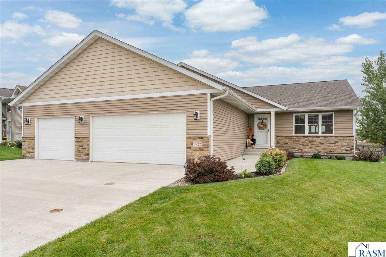 2377 Rolling Green Lane North Mankato MN 56003