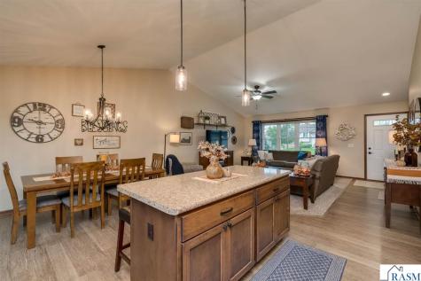 2377 Rolling Green Lane North Mankato MN 56003