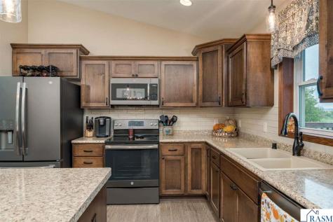 2377 Rolling Green Lane North Mankato MN 56003