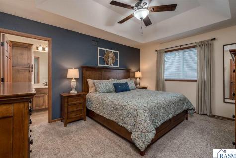 2377 Rolling Green Lane North Mankato MN 56003
