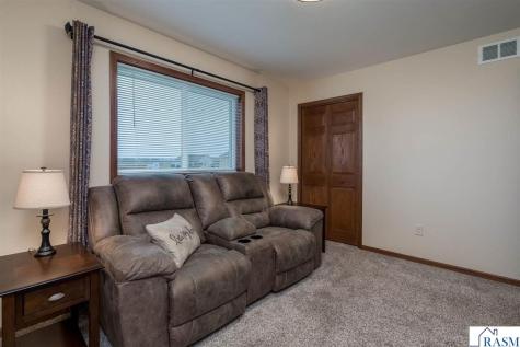 2377 Rolling Green Lane North Mankato MN 56003