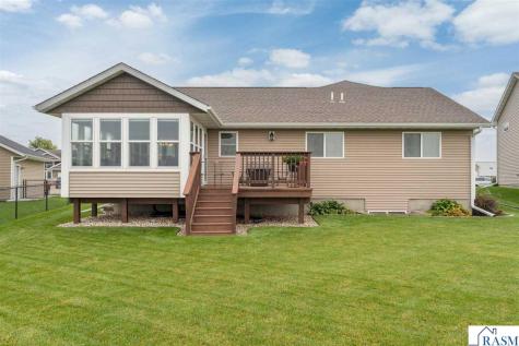 2377 Rolling Green Lane North Mankato MN 56003