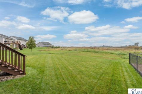 2377 Rolling Green Lane North Mankato MN 56003