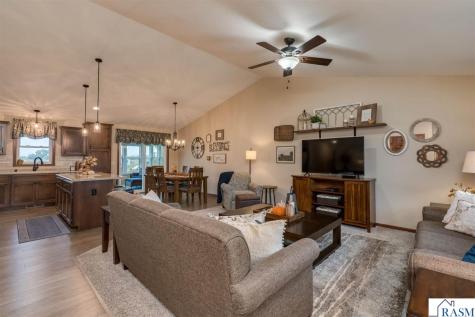 2377 Rolling Green Lane North Mankato MN 56003