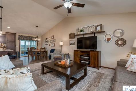 2377 Rolling Green Lane North Mankato MN 56003
