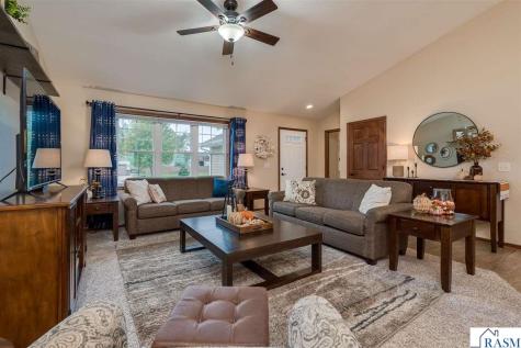 2377 Rolling Green Lane North Mankato MN 56003