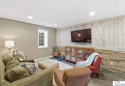 16 Marples Avenue Minnesota Lake MN 56068