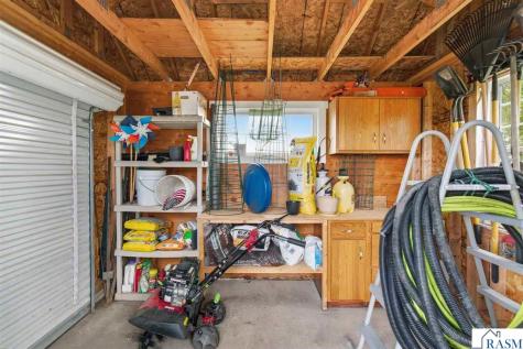 16 Marples Avenue Minnesota Lake MN 56068