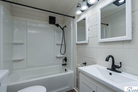 18648 568th Avenue Mankato MN 56001-3047