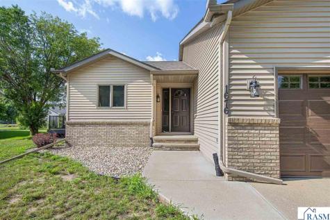 1676 Castle Drive North Mankato MN 56003