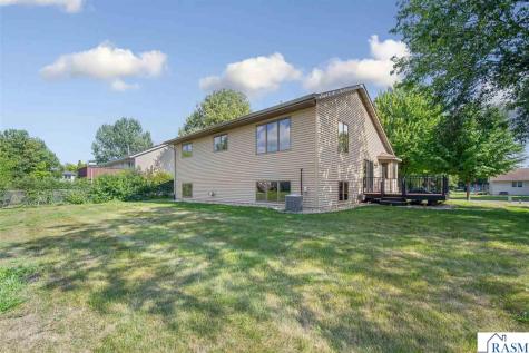 1676 Castle Drive North Mankato MN 56003