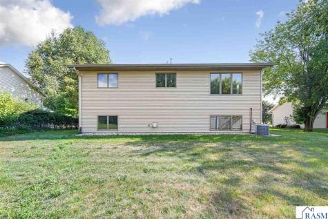 1676 Castle Drive North Mankato MN 56003