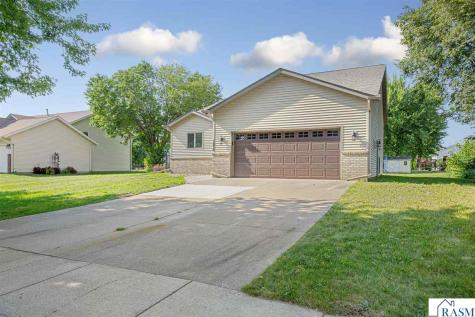 1676 Castle Drive North Mankato MN 56003