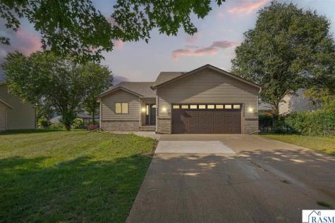 1676 Castle Drive North Mankato MN 56003