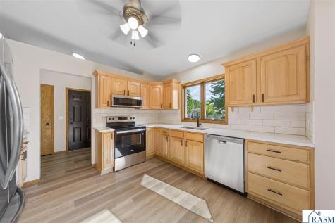1676 Castle Drive North Mankato MN 56003