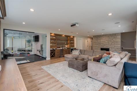 1005 Applewood Court Mankato MN 56001