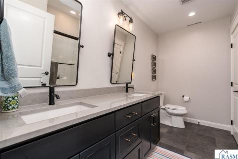 1005 Applewood Court Mankato MN 56001