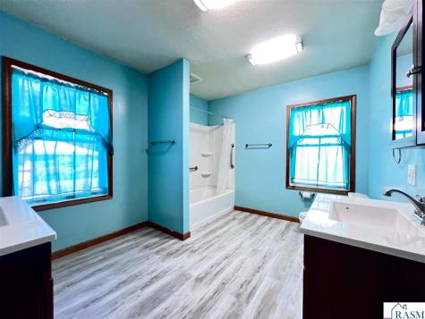 514 S Broadway Wells MN 56097