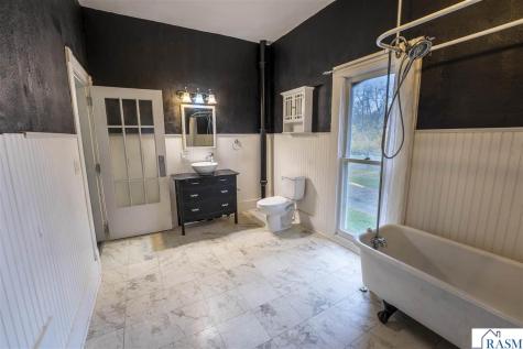 228 W 4th Street Blue Earth MN 56013