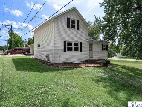 828 E Clinton Street Waterville MN 56096