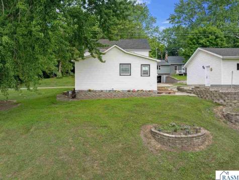 828 E Clinton Street Waterville MN 56096