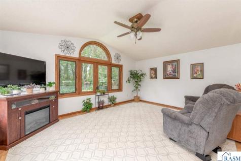 2613 E Main Street Mankato MN 56001