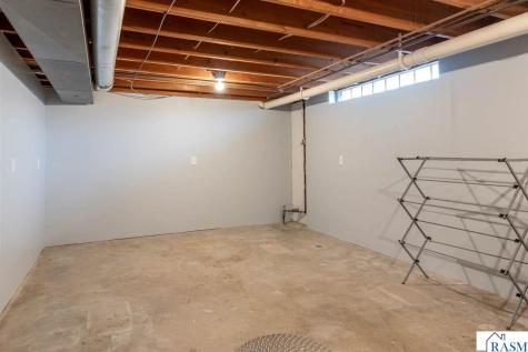 2613 E Main Street Mankato MN 56001