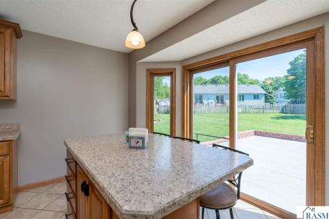 413 Thomas Drive Eagle Lake MN 56024