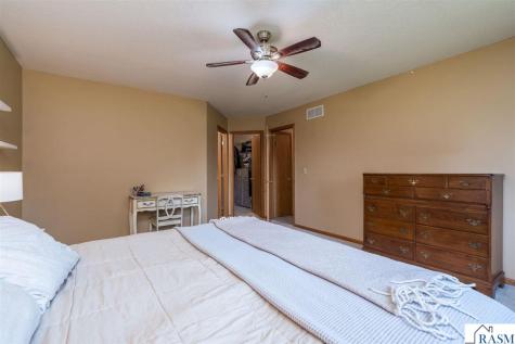 413 Thomas Drive Eagle Lake MN 56024