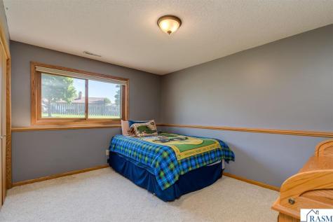 413 Thomas Drive Eagle Lake MN 56024