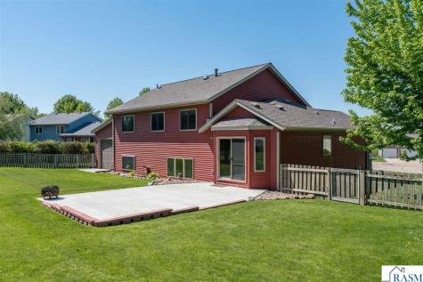 413 Thomas Drive Eagle Lake MN 56024