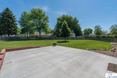 413 Thomas Drive Eagle Lake MN 56024