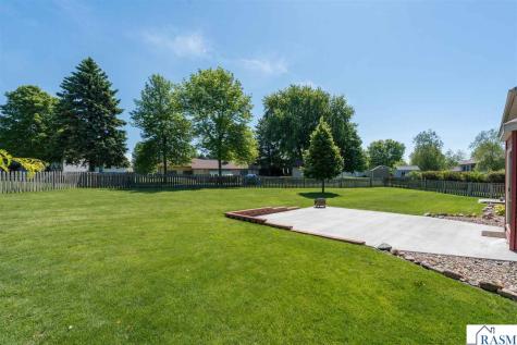 413 Thomas Drive Eagle Lake MN 56024
