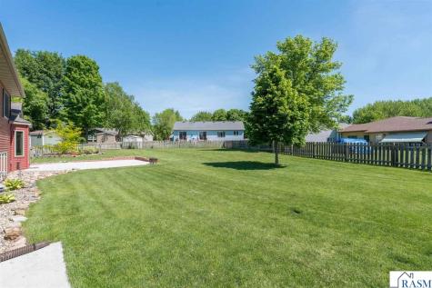413 Thomas Drive Eagle Lake MN 56024