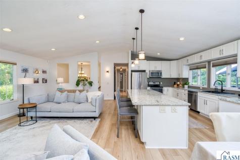 40 North Hill Court Mankato MN 56001