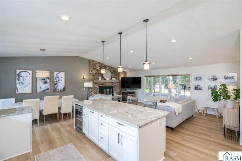 40 North Hill Court Mankato MN 56001