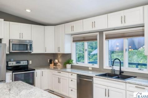 40 North Hill Court Mankato MN 56001
