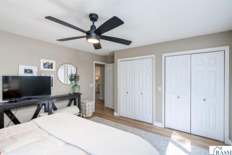 40 North Hill Court Mankato MN 56001
