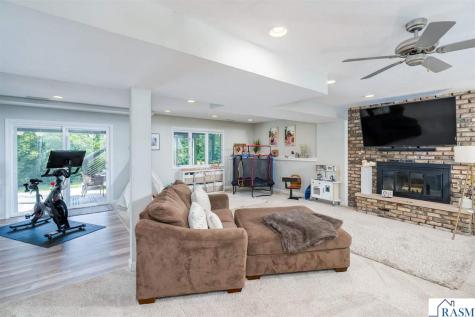 40 North Hill Court Mankato MN 56001