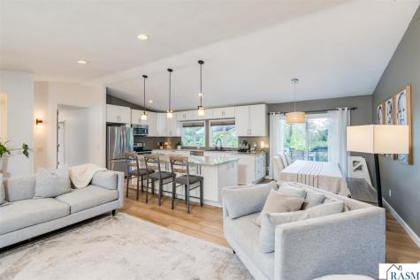 40 North Hill Court Mankato MN 56001