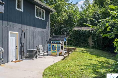 40 North Hill Court Mankato MN 56001