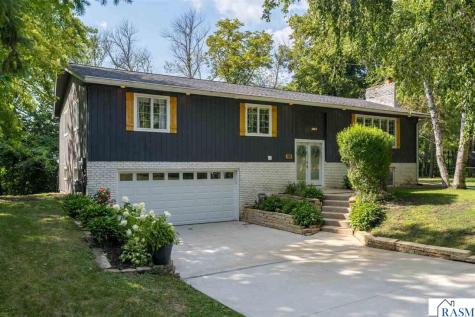 40 North Hill Court Mankato MN 56001
