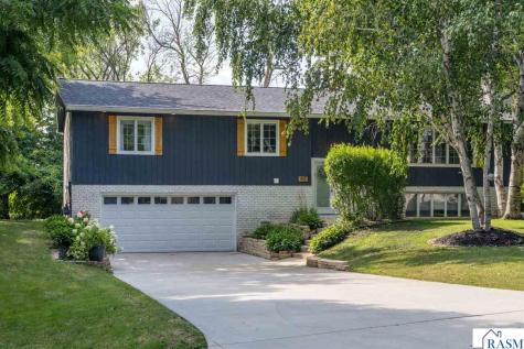 40 North Hill Court Mankato MN 56001