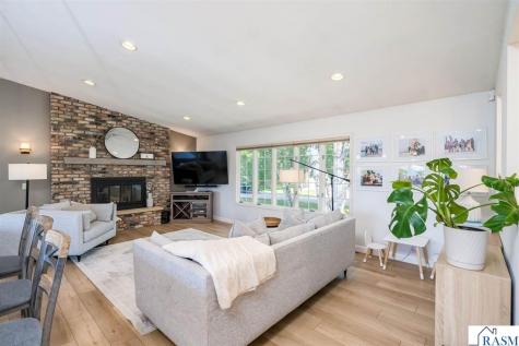 40 North Hill Court Mankato MN 56001