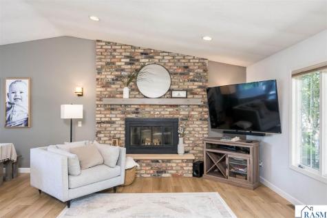 40 North Hill Court Mankato MN 56001