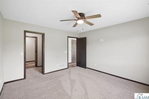 1554 NE Gray Fox Drive Owatonna MN 55060