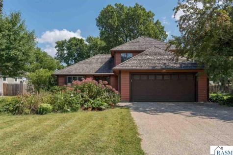 1002 Oak Terrace Drive North Mankato MN 56003