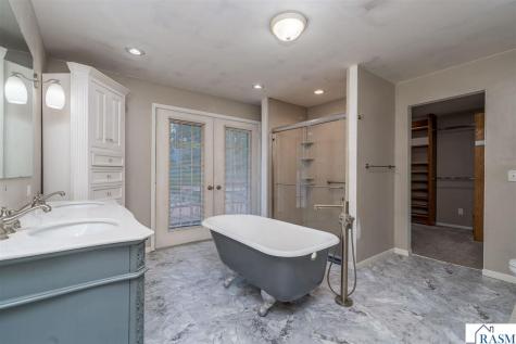 1002 Oak Terrace Drive North Mankato MN 56003