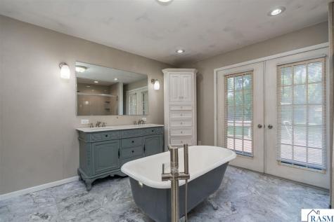 1002 Oak Terrace Drive North Mankato MN 56003