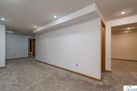 1002 Oak Terrace Drive North Mankato MN 56003